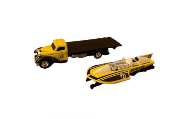 Hot Wheels Premium Mooneyes Classic Hydroplane & Speed Waze - Image 2
