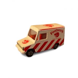 Tomica 27 Isuzu High Van