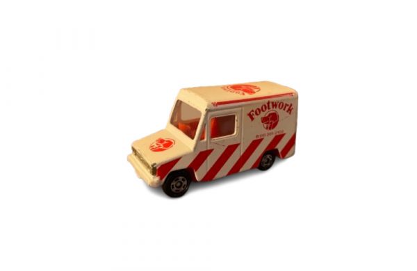 Tomica 27 Isuzu High Van
