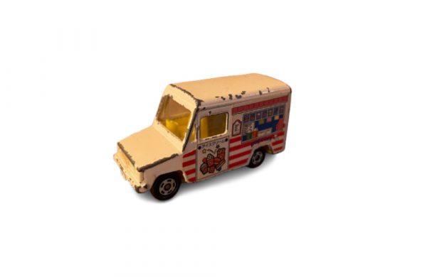 Tomica 27 Isuzu High Van